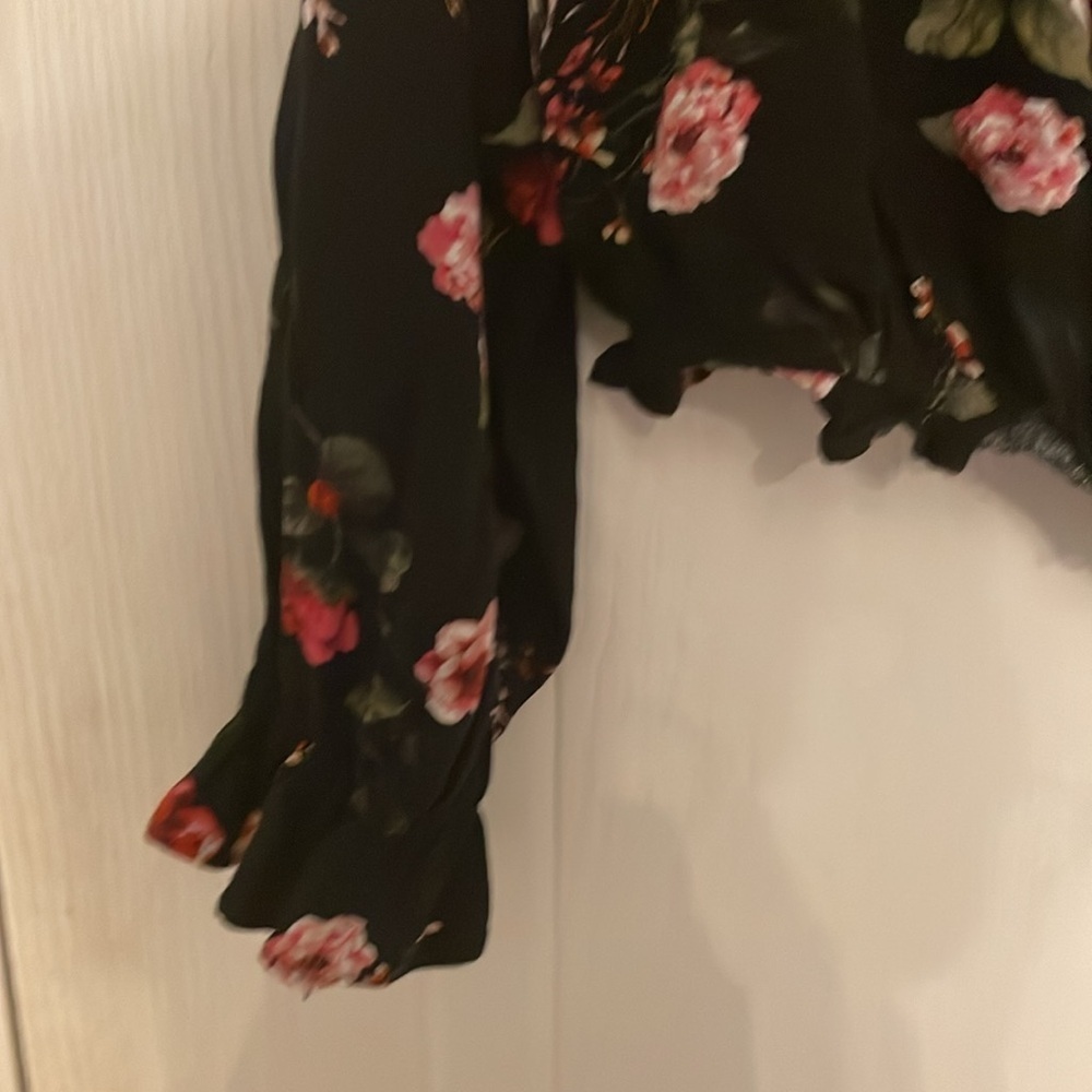 Madison & Berkeley Black Ruffled Fitted Blouse - Picture 3 of 5